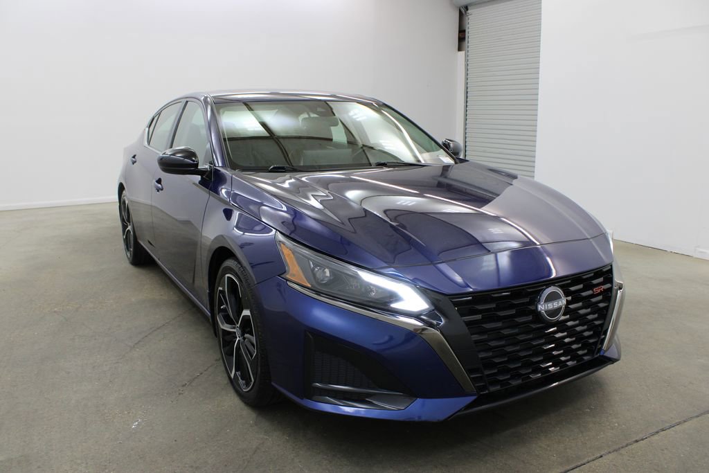 Used 2023 Nissan Altima 2.5 SR w/ SR Premium Package FWD image 5