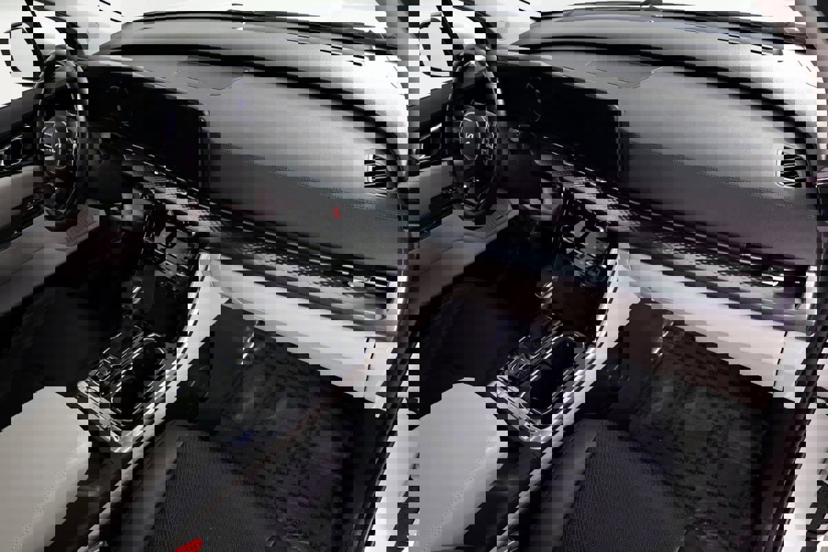 Used 2024 Kia Carnival SX Prestige image 31