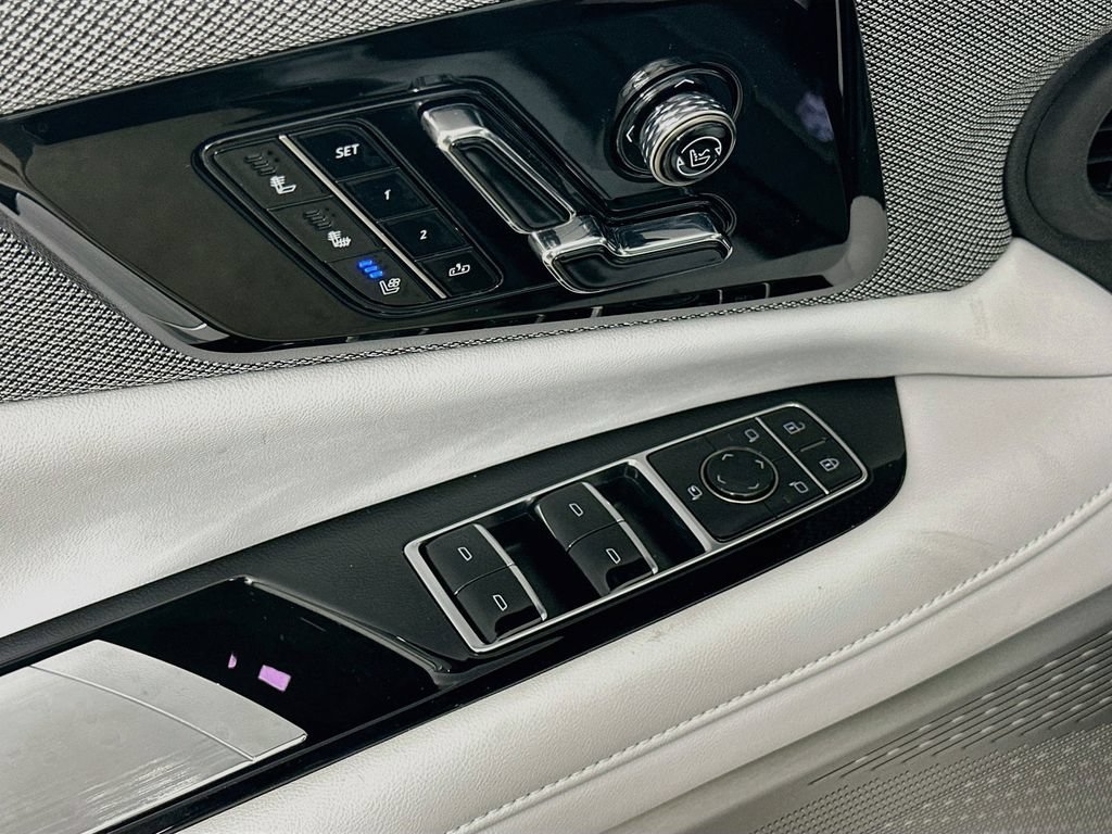 Certified 2025 Cadillac Optiq Sport 2 AWD/4WD image 22