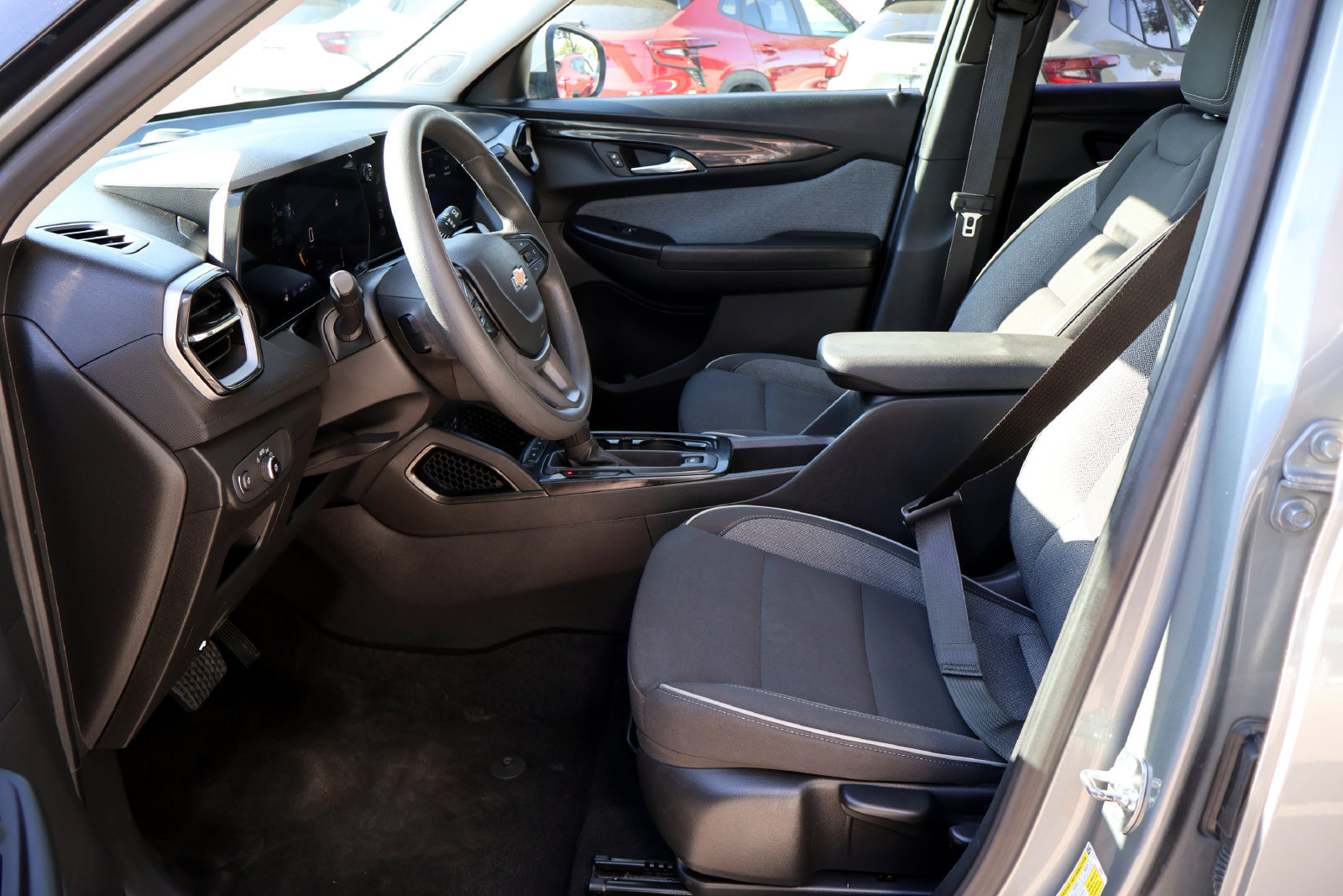 Used 2025 Chevrolet TrailBlazer LT AWD/4WD image 17