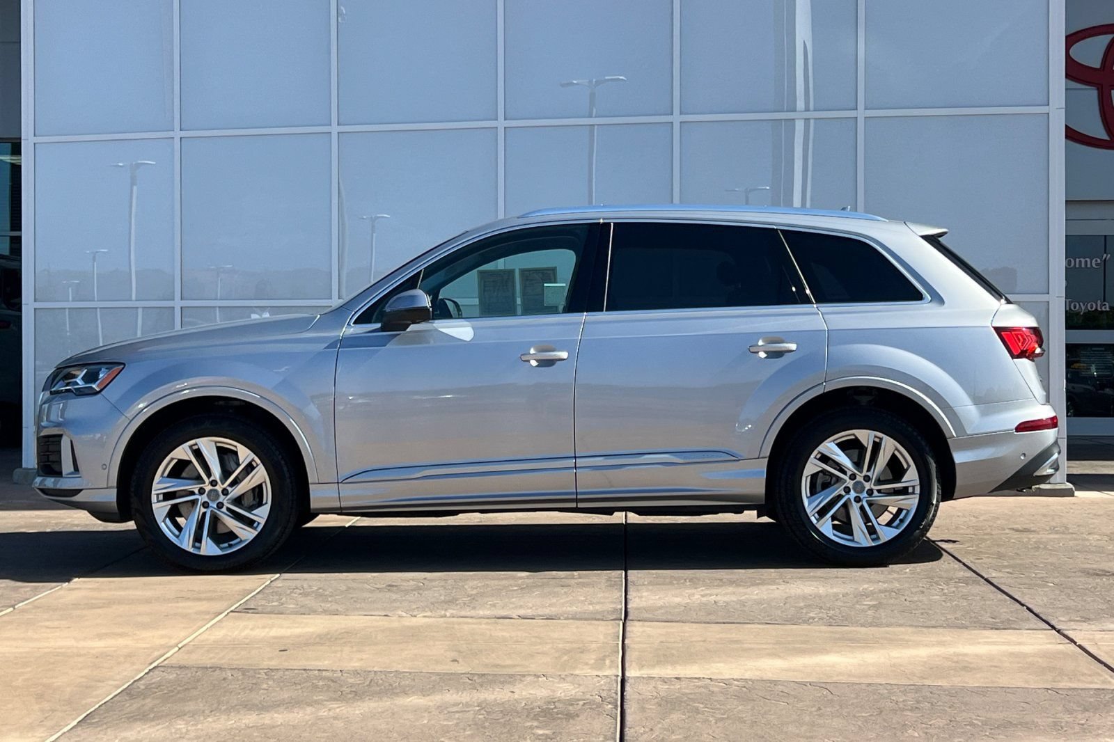 Used 2020 Audi Q7 2.0T Premium Plus w/ Premium Plus Package AWD/4WD image 7