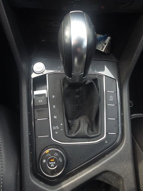 Used 2019 Volkswagen Tiguan SE AWD/4WD image 31