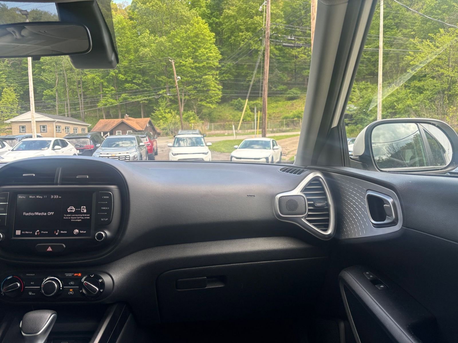 Used 2025 Kia Soul LX w/ LX Technology Package FWD image 33