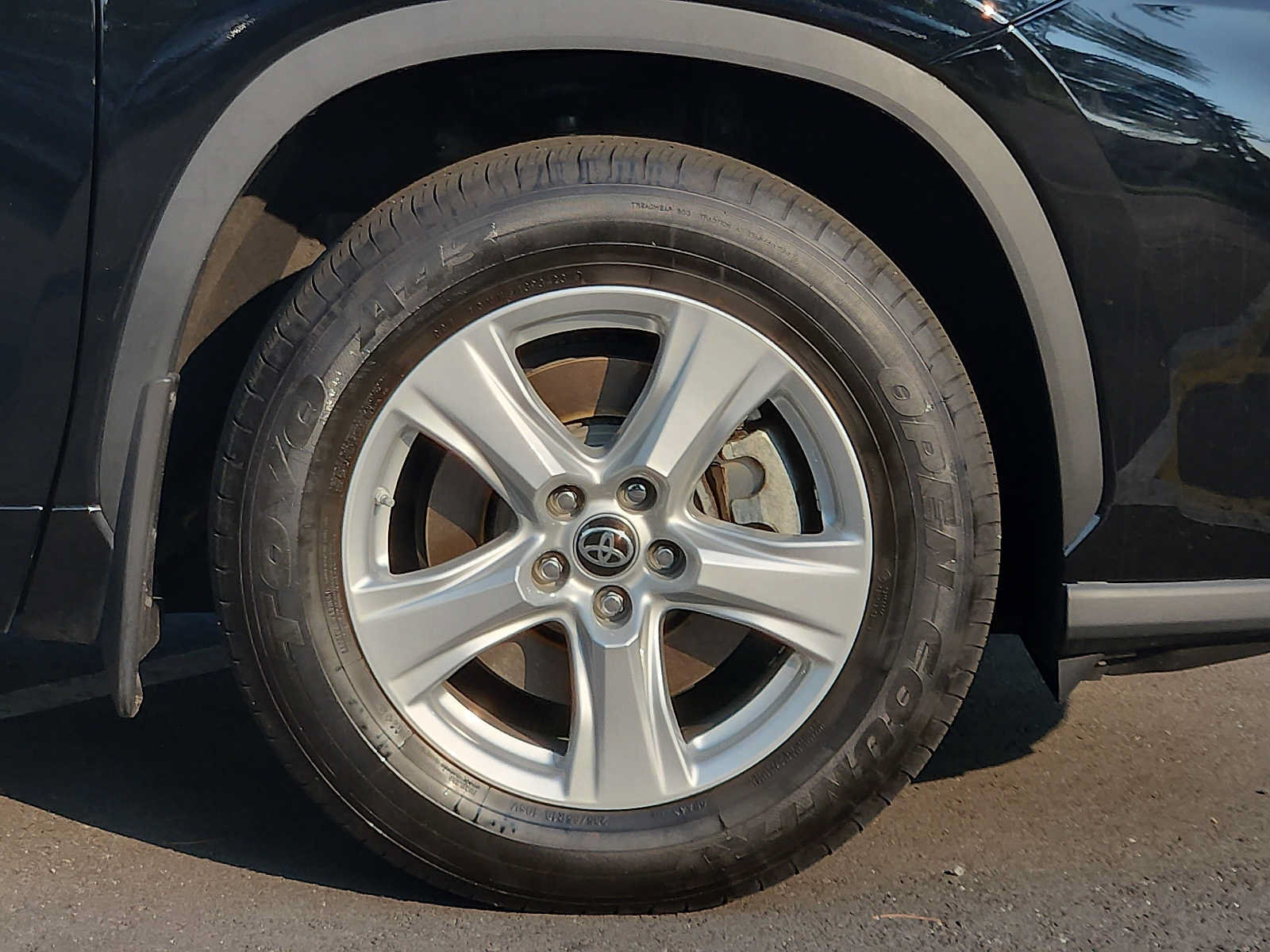 Used 2024 Toyota Highlander LE AWD/4WD image 8