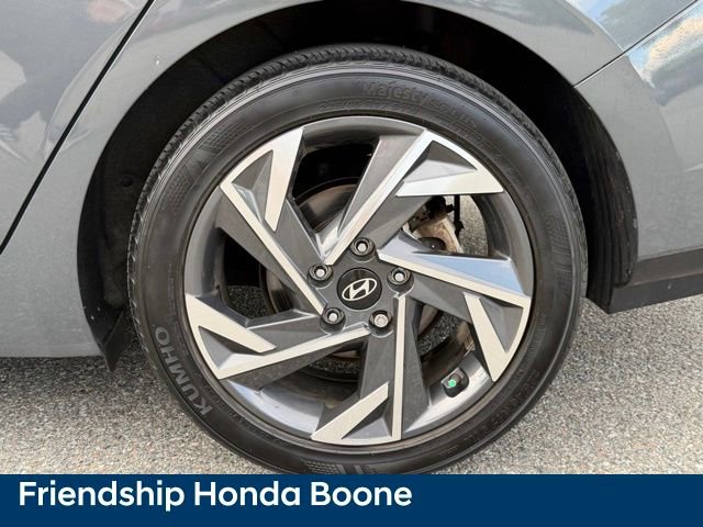 Used 2024 Hyundai Elantra SEL w/ Convenience Package FWD image 11