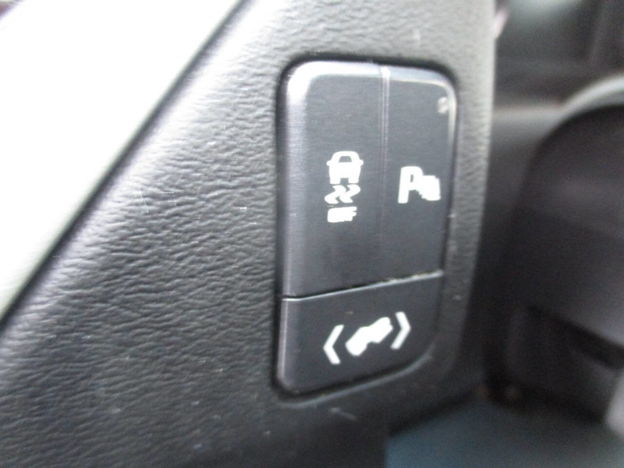 Used 2018 GMC Yukon XL SLE w/ SLE Value Package image 17