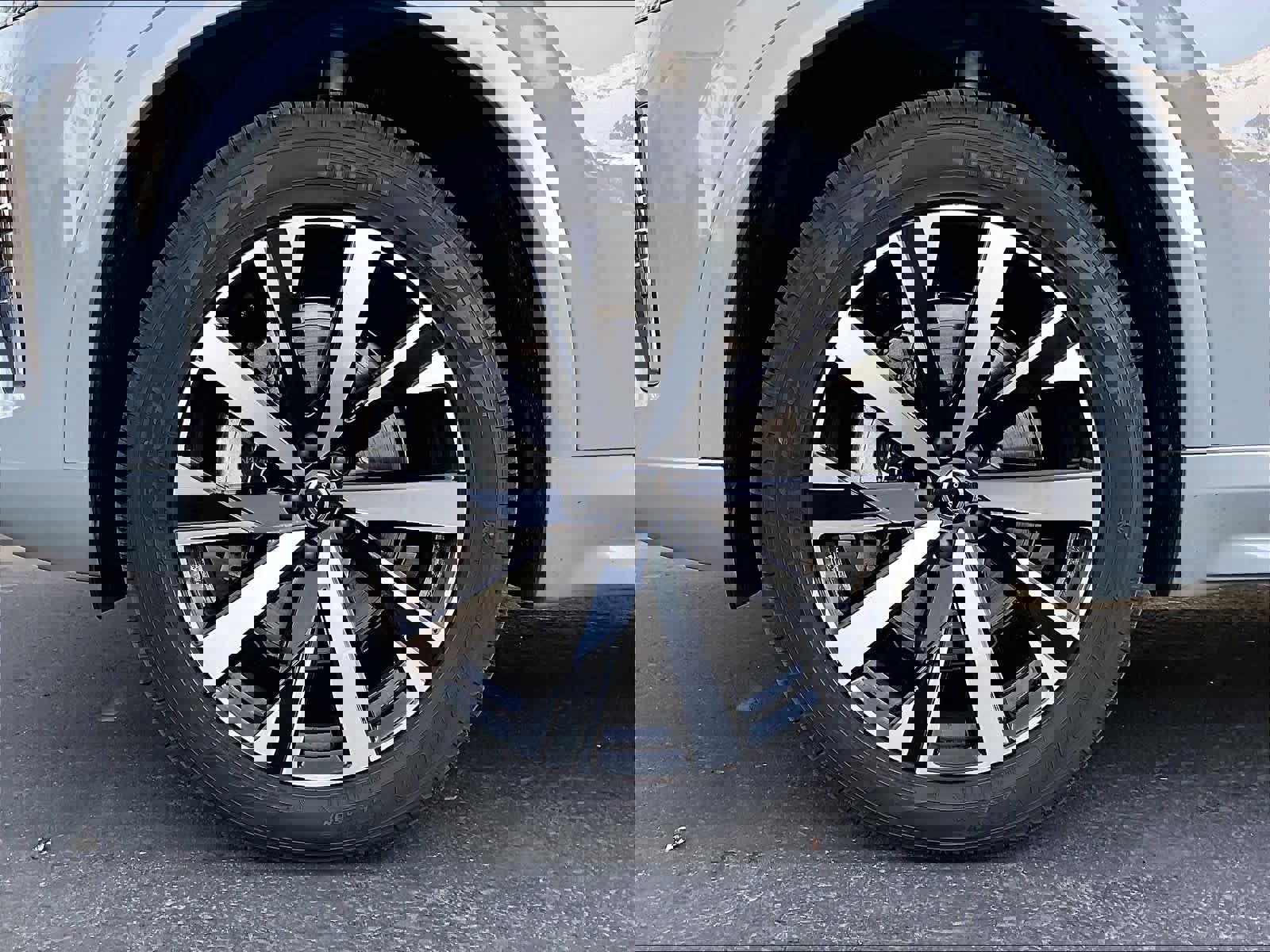 Used 2025 Volvo XC90 B6 Core w/ Protection Package Premier image 11