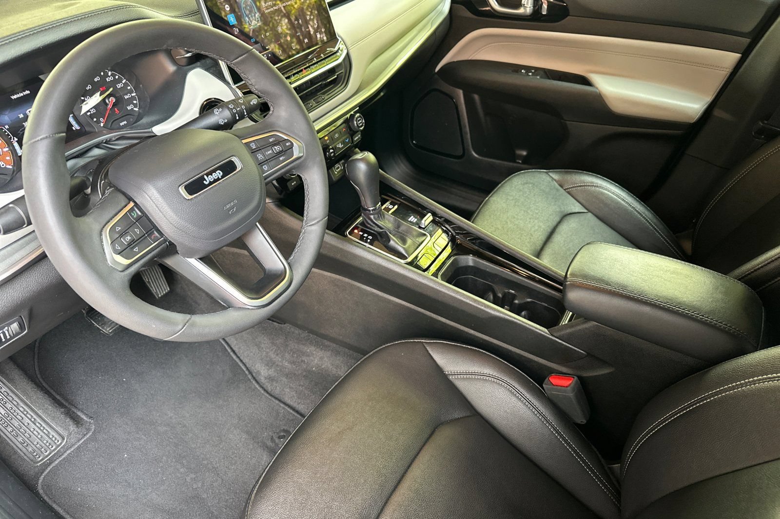 Used 2025 Jeep Compass Limited AWD/4WD image 10