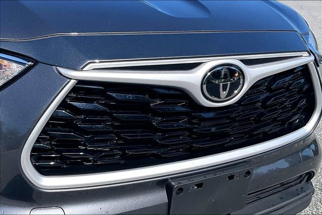 Used 2022 Toyota Highlander XLE AWD/4WD image 37