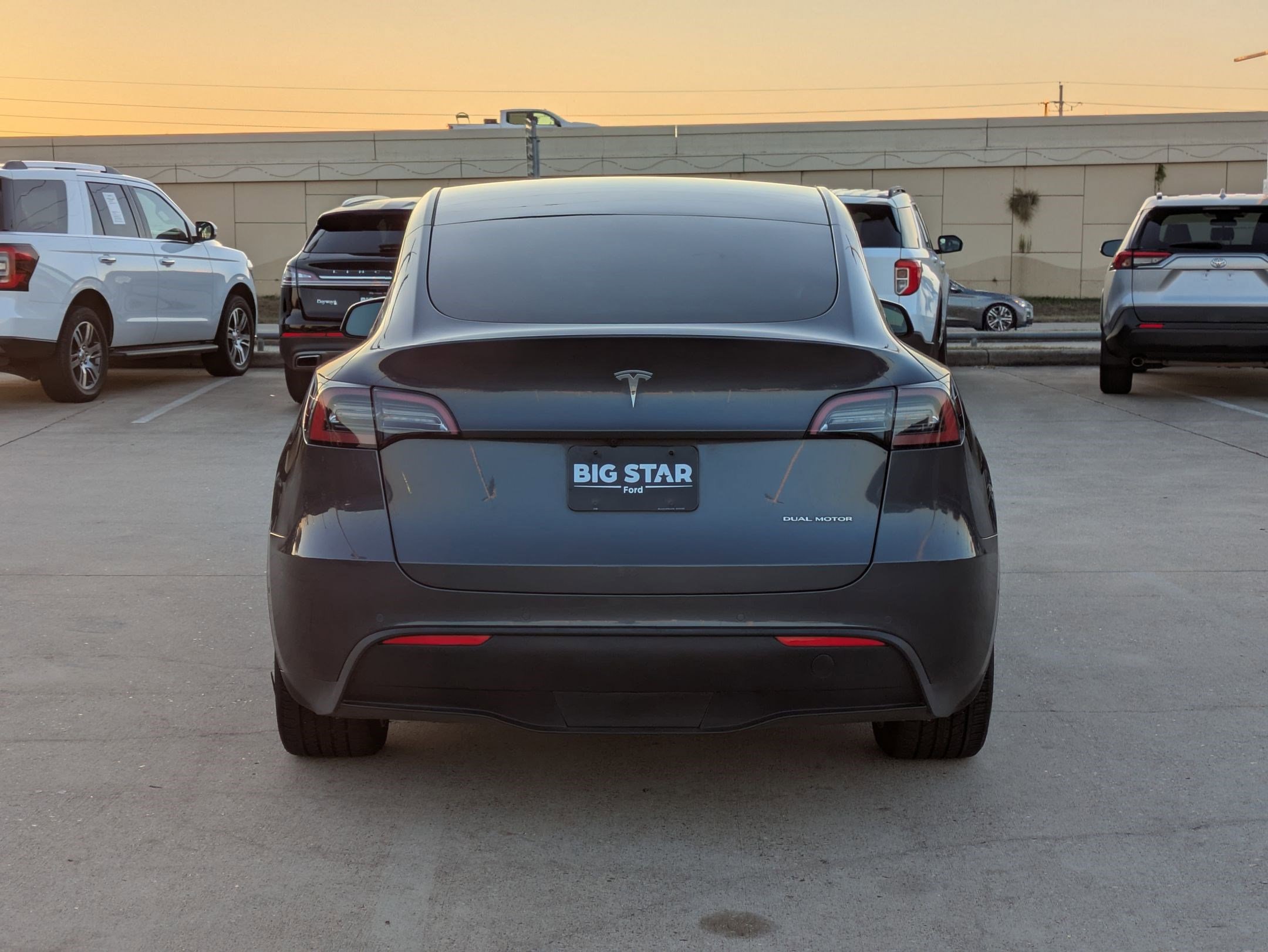 Used 2022 Tesla Model Y Long Range image 5