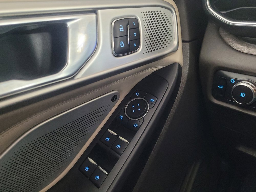 Used 2020 Ford Explorer Platinum w/ Premium Technology Package image 27