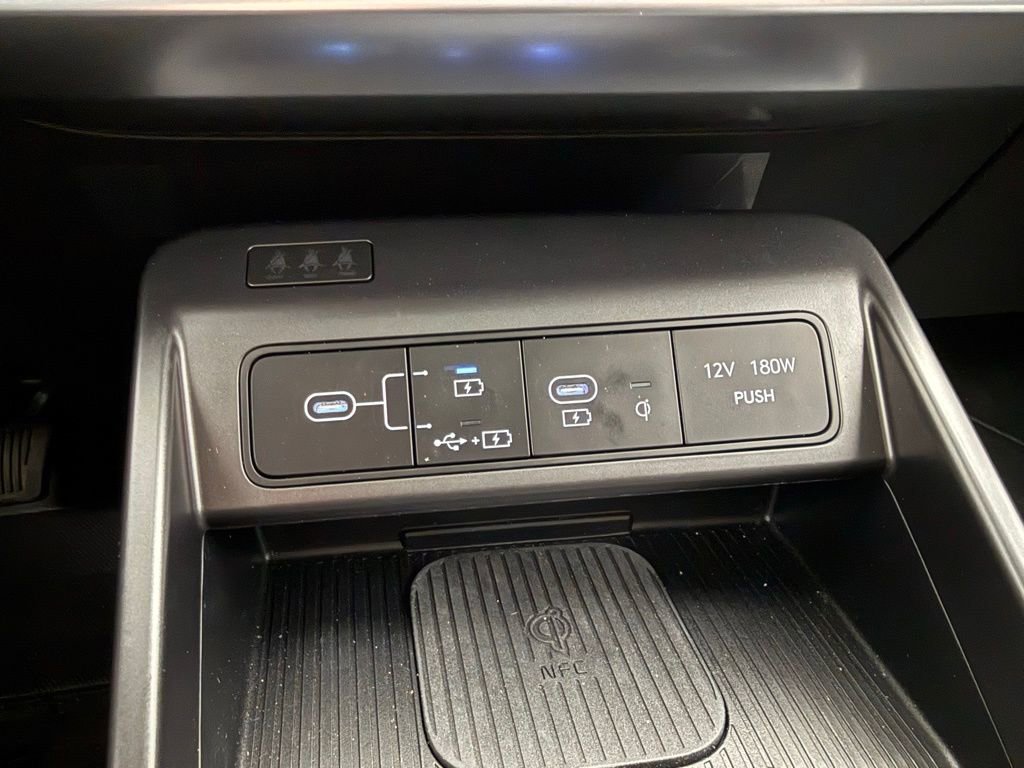 Used 2025 Hyundai Kona Limited image 35