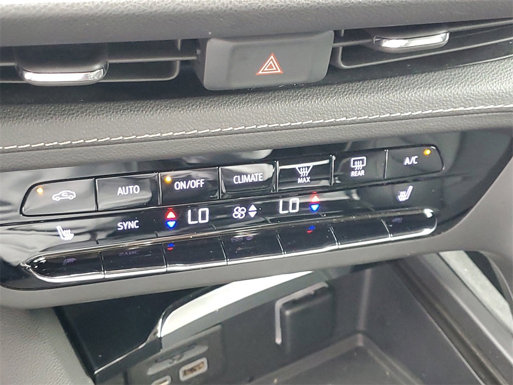 Certified 2021 Buick Envision Essence w/ Technology Package I image 33