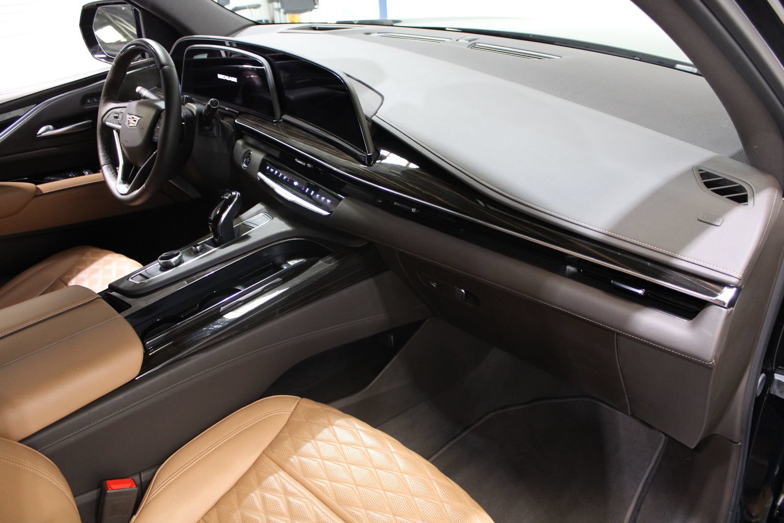 Used 2023 Cadillac Escalade ESV Premium Luxury w/ Performance Package AWD/4WD image 26
