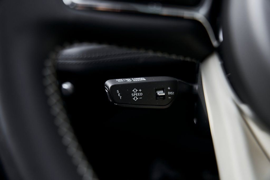 Used 2023 Bentley Bentayga Extended Wheelbase AWD/4WD image 62