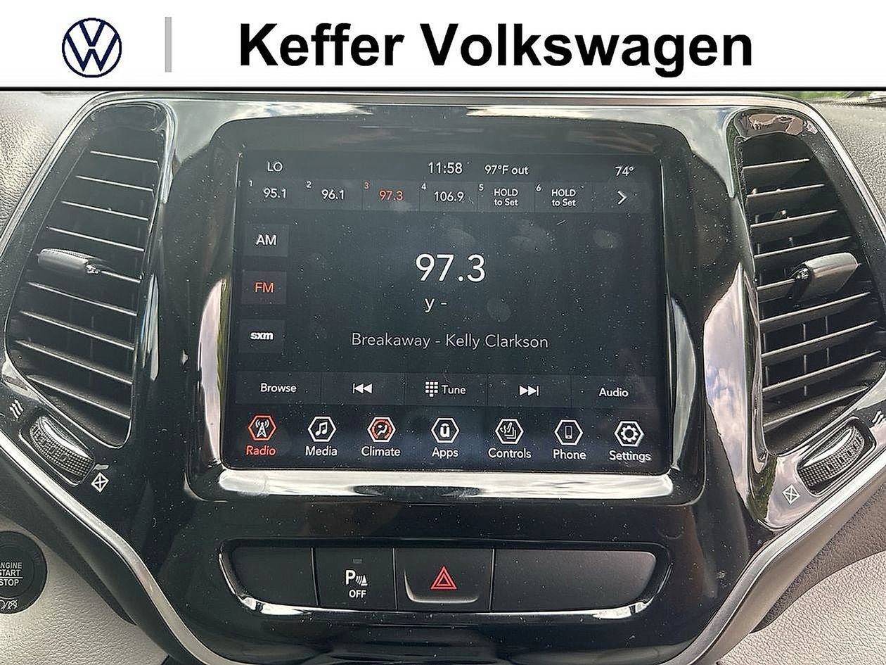 Used 2019 Jeep Cherokee Limited FWD image 22