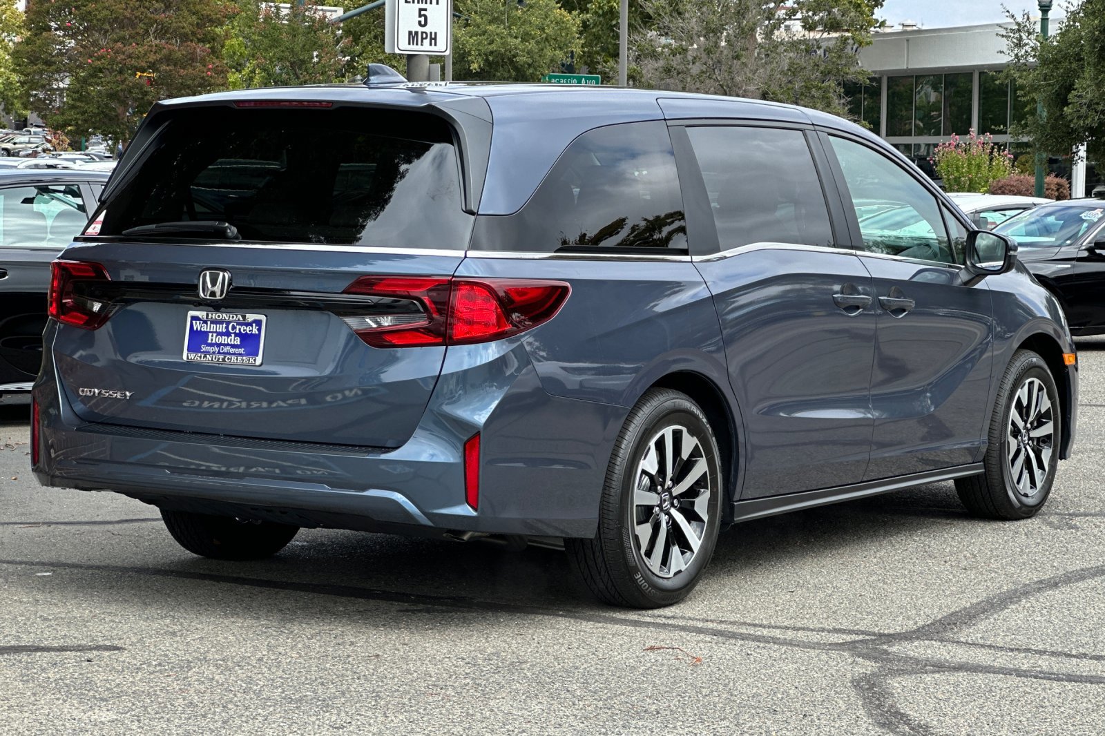 New 2026 Honda Odyssey EX-L image 4