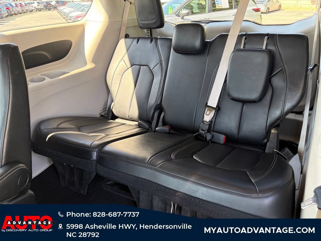 Used 2023 Chrysler Pacifica Touring-L FWD image 28