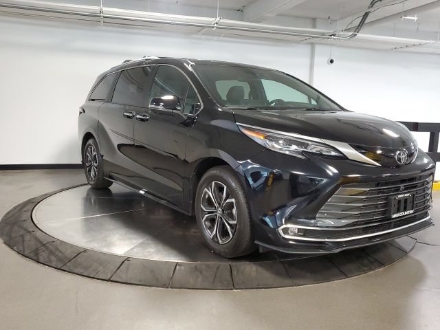 Used 2026 Toyota Sienna Platinum AWD/4WD image 3