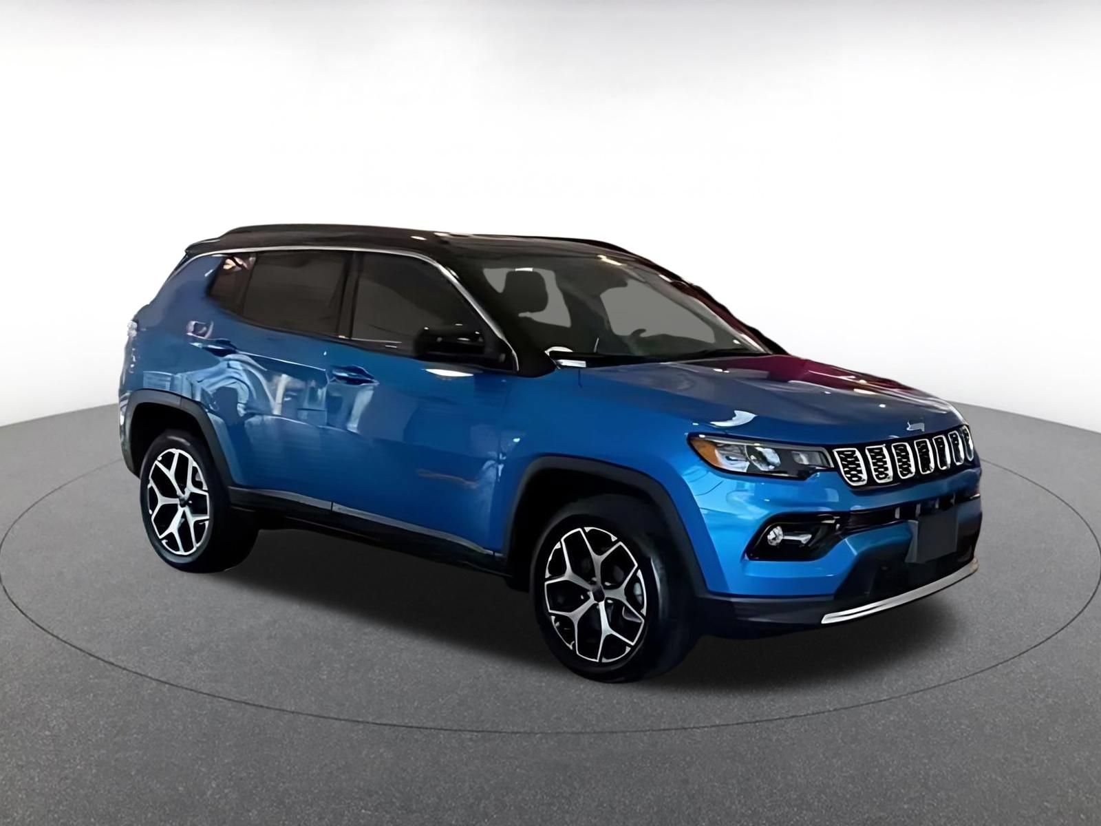 Used 2025 Jeep Compass Limited AWD/4WD image 2