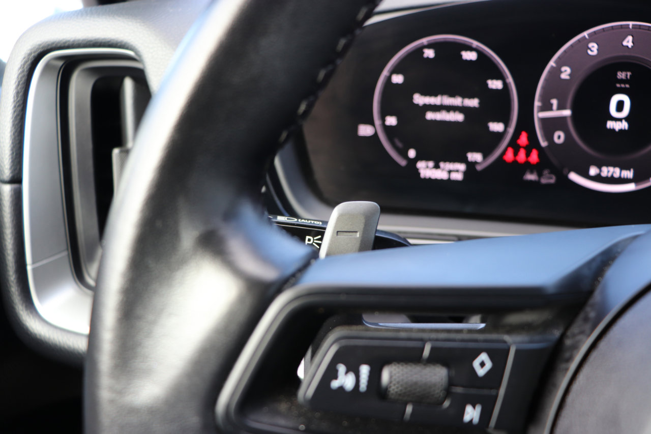Used 2024 Porsche Cayenne image 30