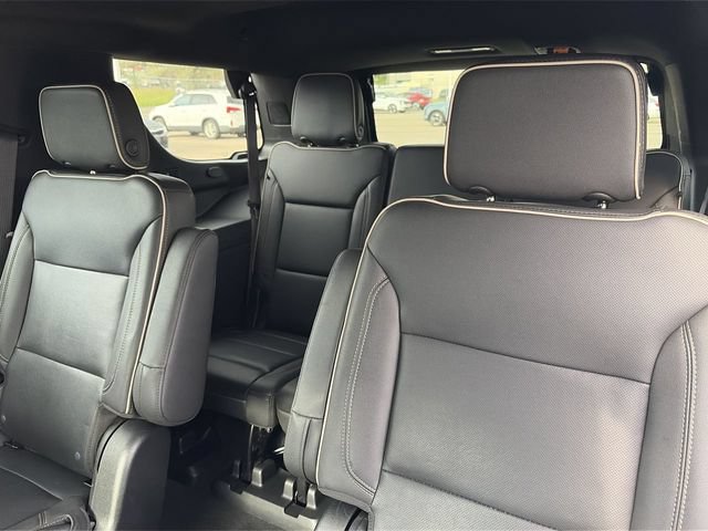 Used 2023 Chevrolet Tahoe Premier AWD/4WD image 32