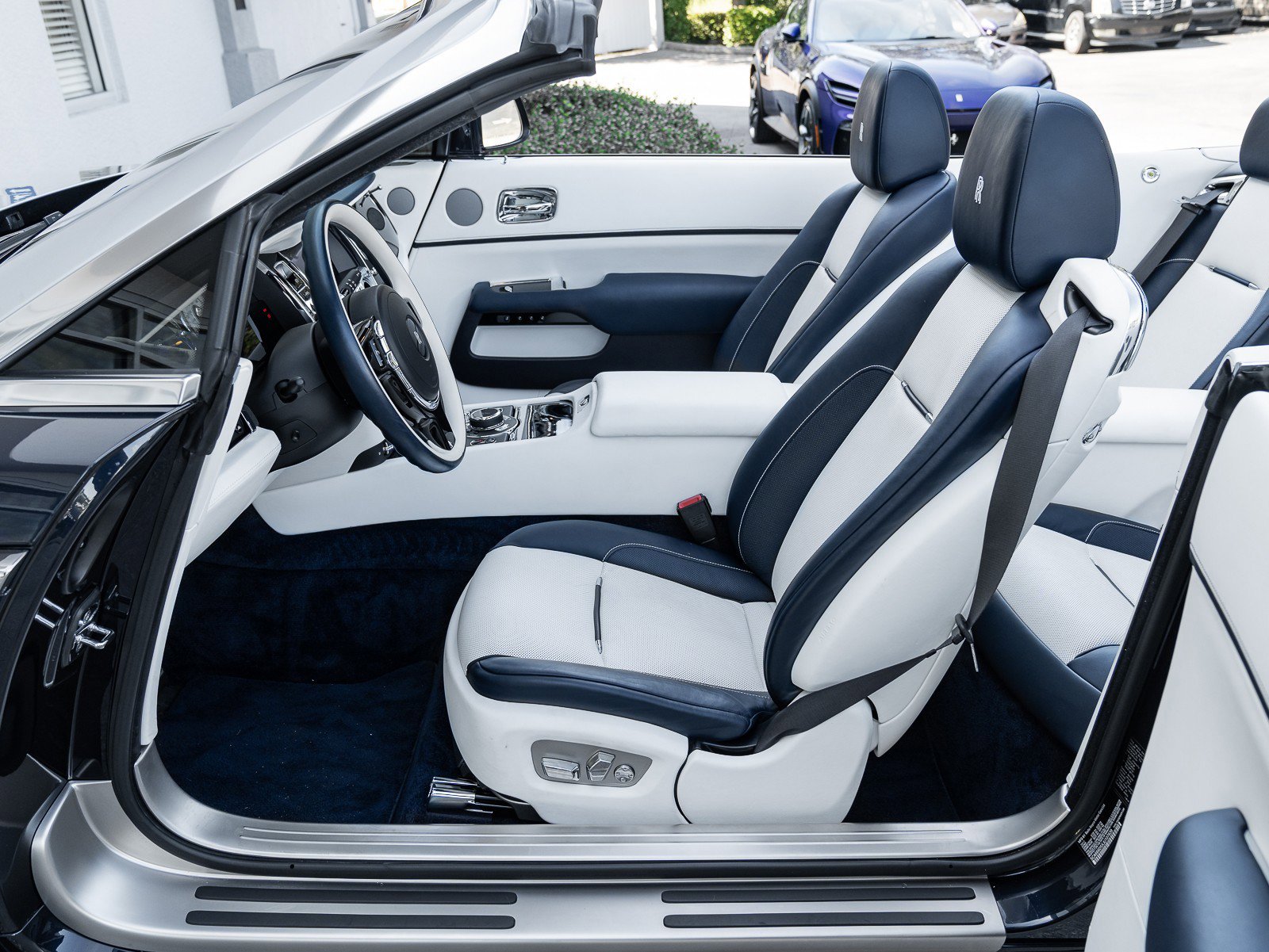 Used 2018 Rolls-Royce Dawn image 31