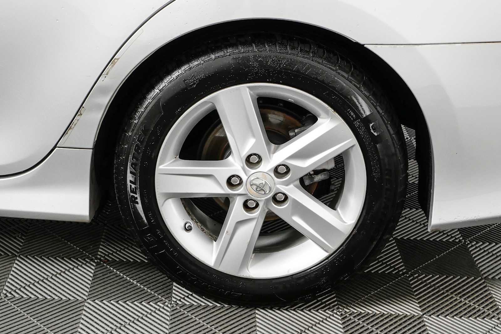 Used 2012 Toyota Camry SE FWD image 33