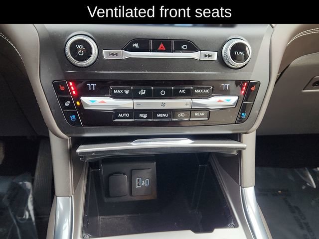 Used 2020 Ford Explorer Platinum w/ Premium Technology Package image 47