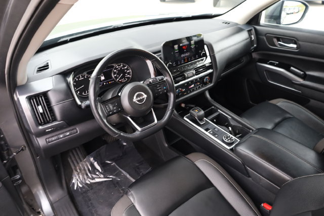 Used 2024 Nissan Pathfinder SL AWD/4WD image 11