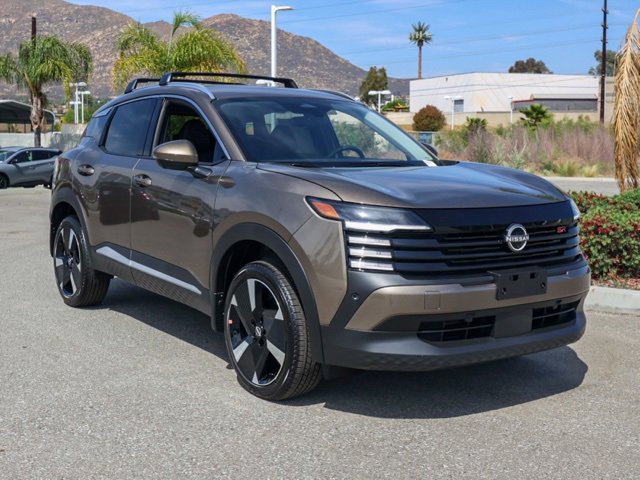 New 2025 Nissan Kicks SR image 2