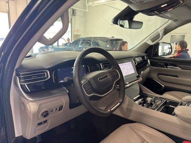 Used 2022 Jeep Wagoneer Series III w/ Convenience Group I AWD/4WD image 7
