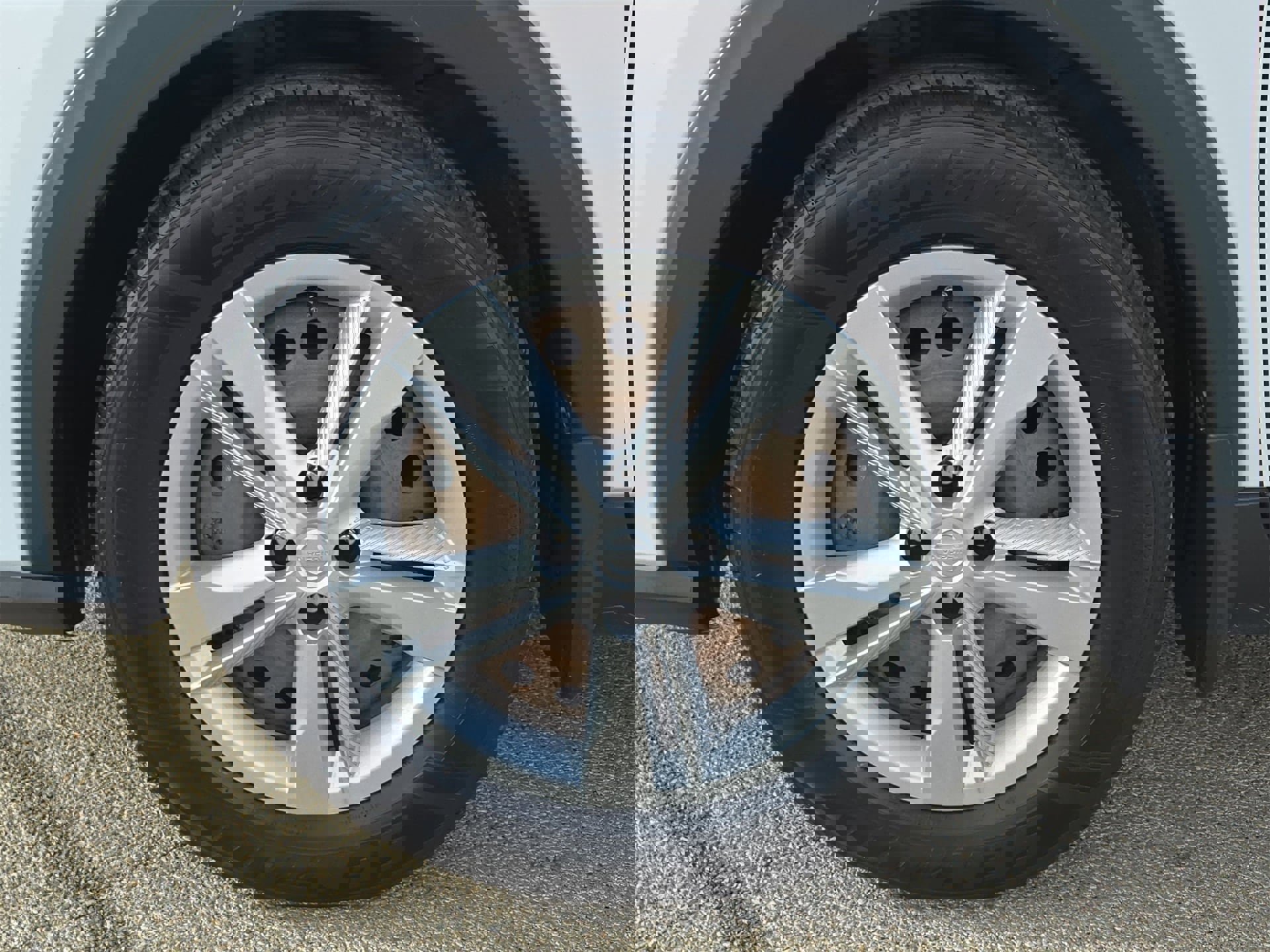 Used 2021 Nissan Kicks S image 11