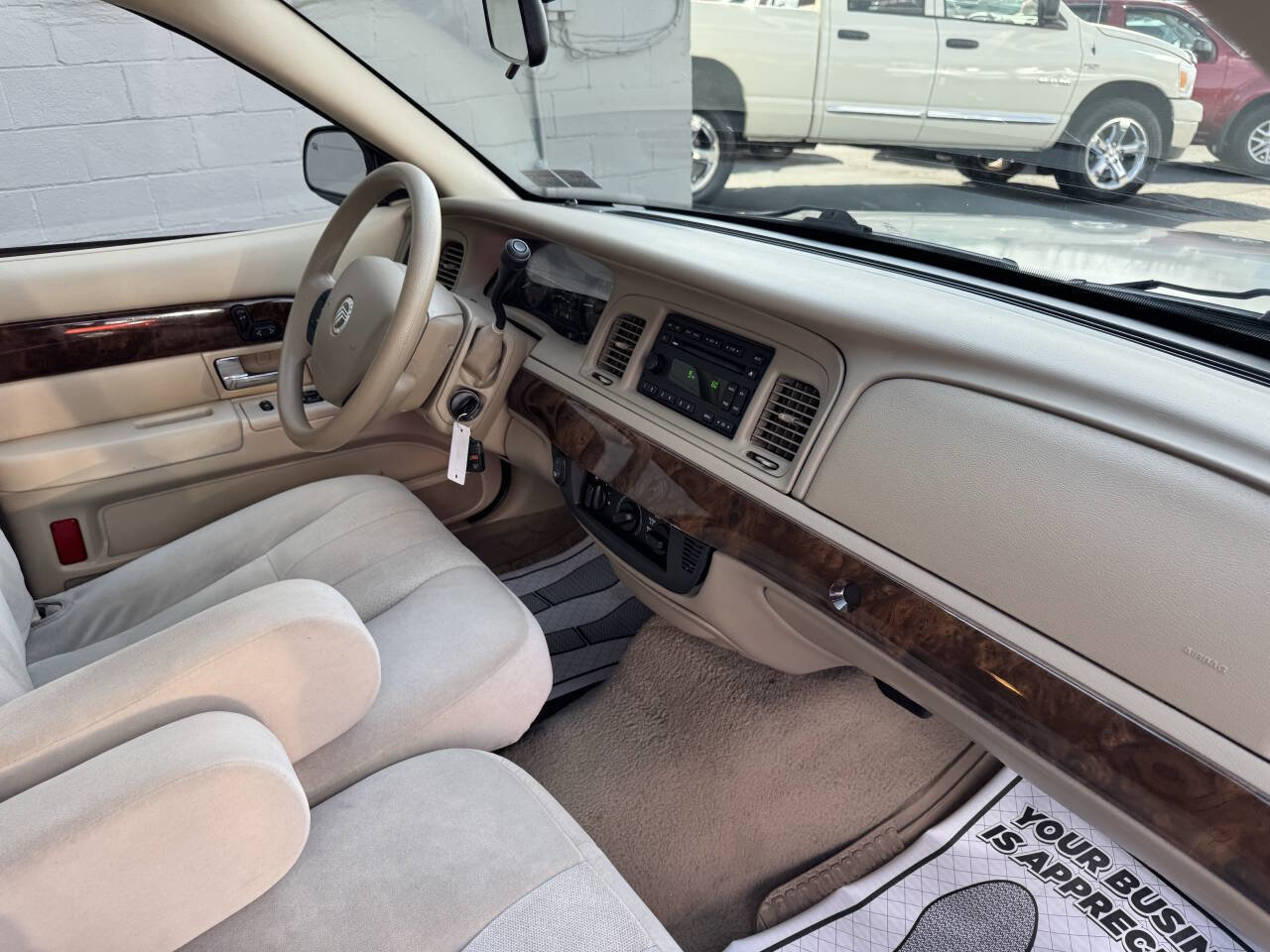 Used 2008 Mercury Grand Marquis GS image 25