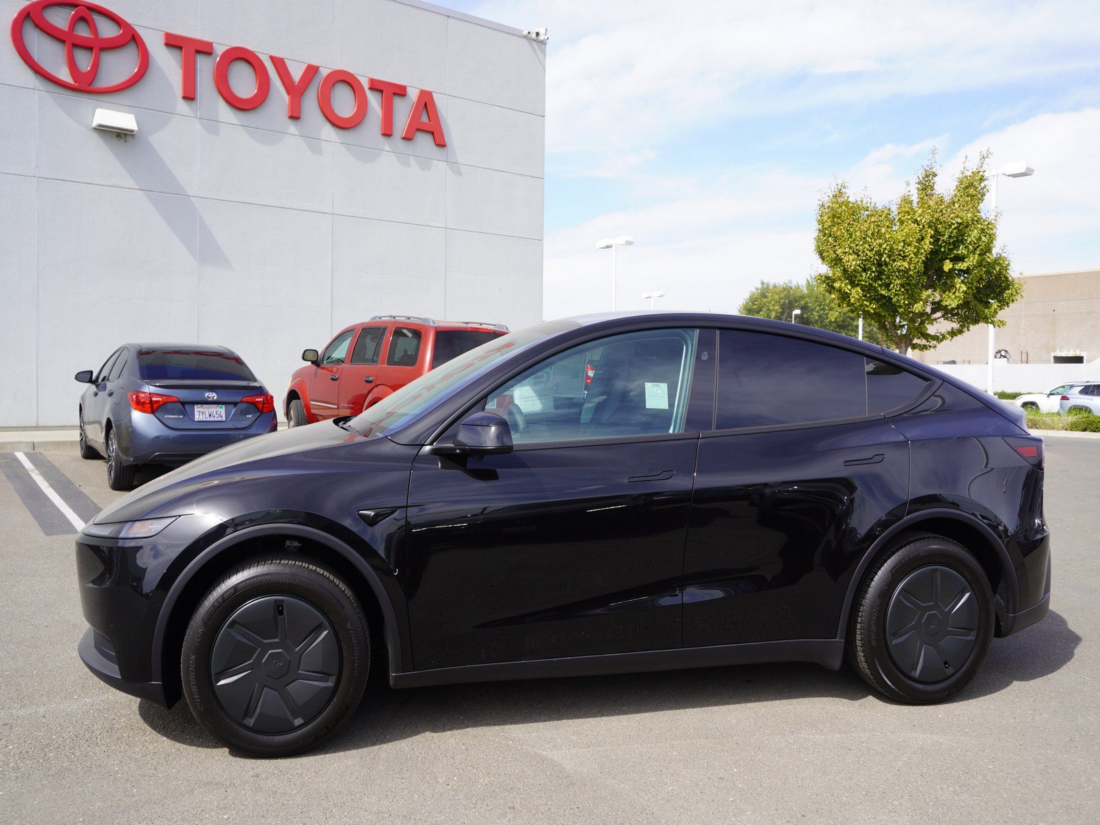 Used 2026 Tesla Model Y 2WD image 6