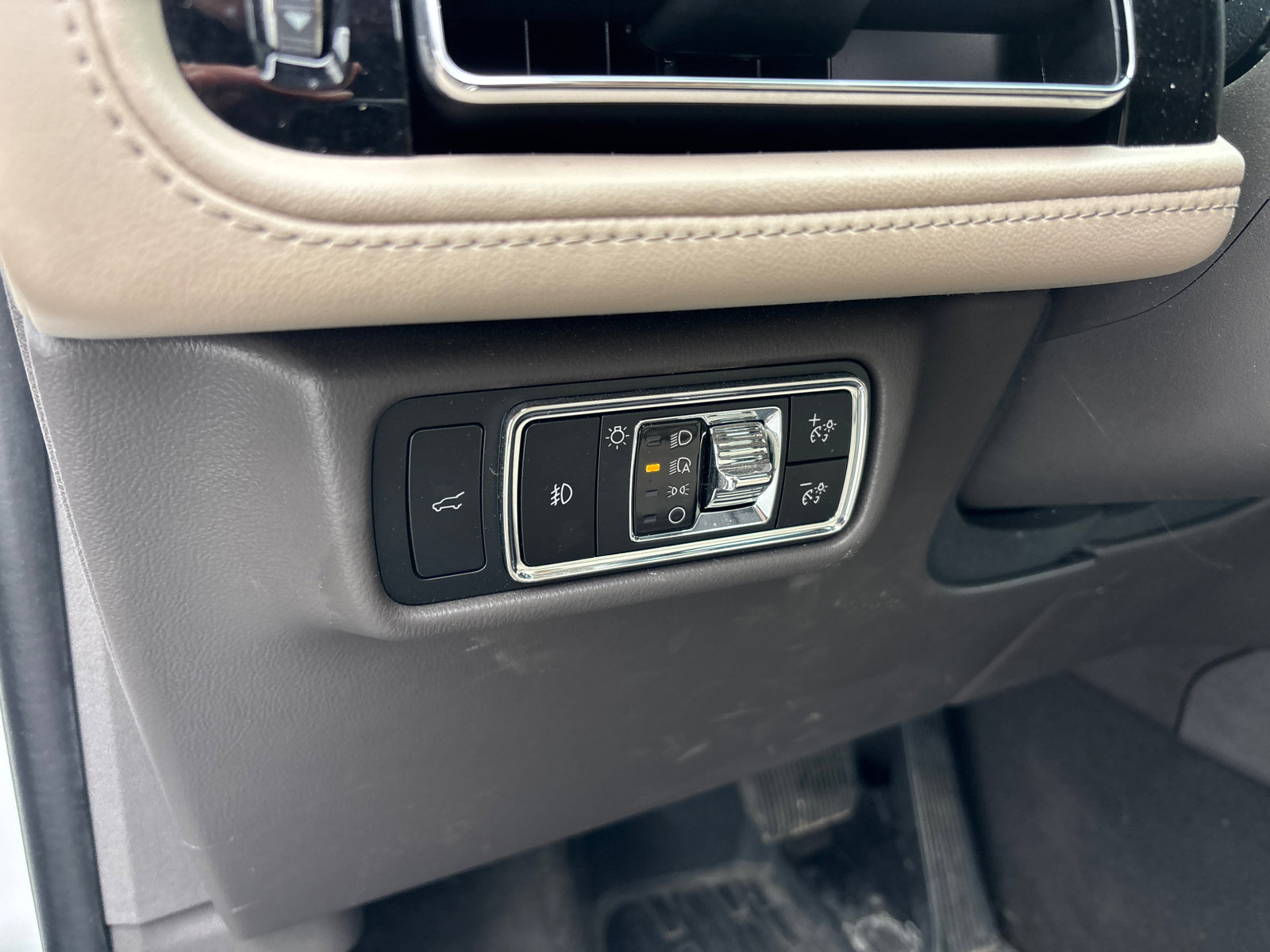 Certified 2024 Lincoln Aviator Reserve w/ Equipment Group 201A AWD/4WD image 14