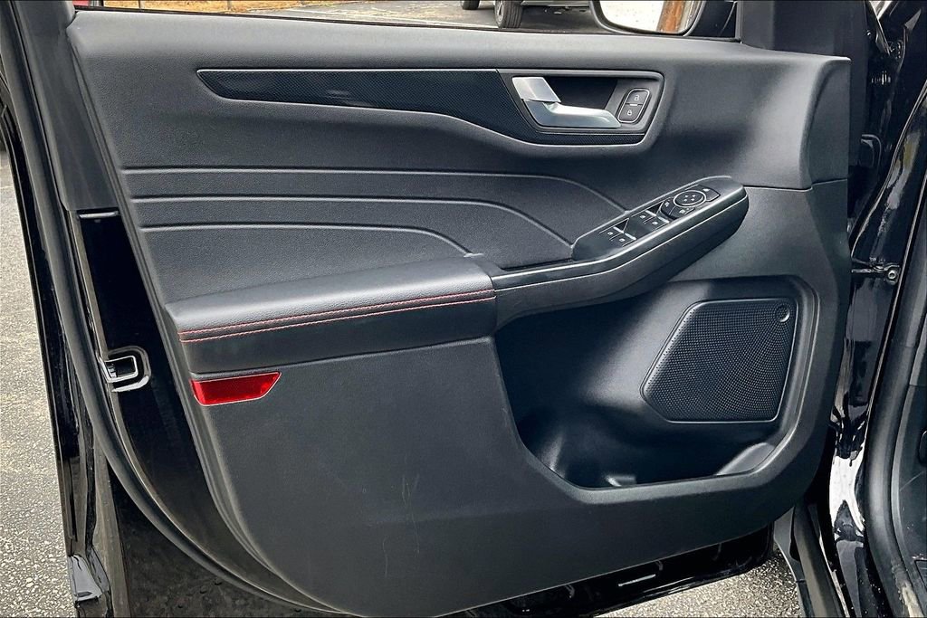 Used 2025 Ford Escape ST-Line image 22