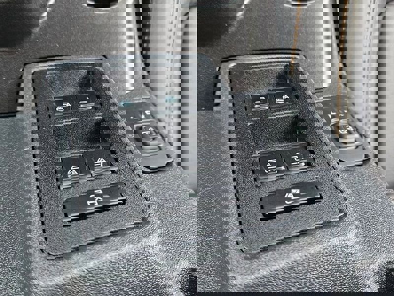 Used 2023 Ford Bronco Badlands image 26