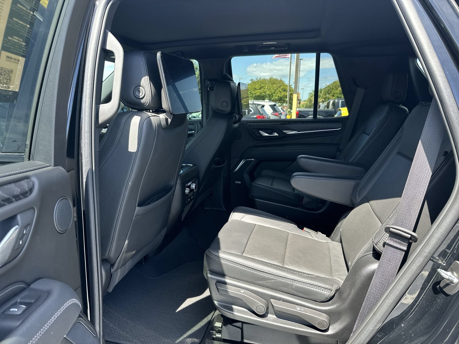 Used 2024 GMC Yukon Denali w/ Denali Reserve Package AWD/4WD image 31