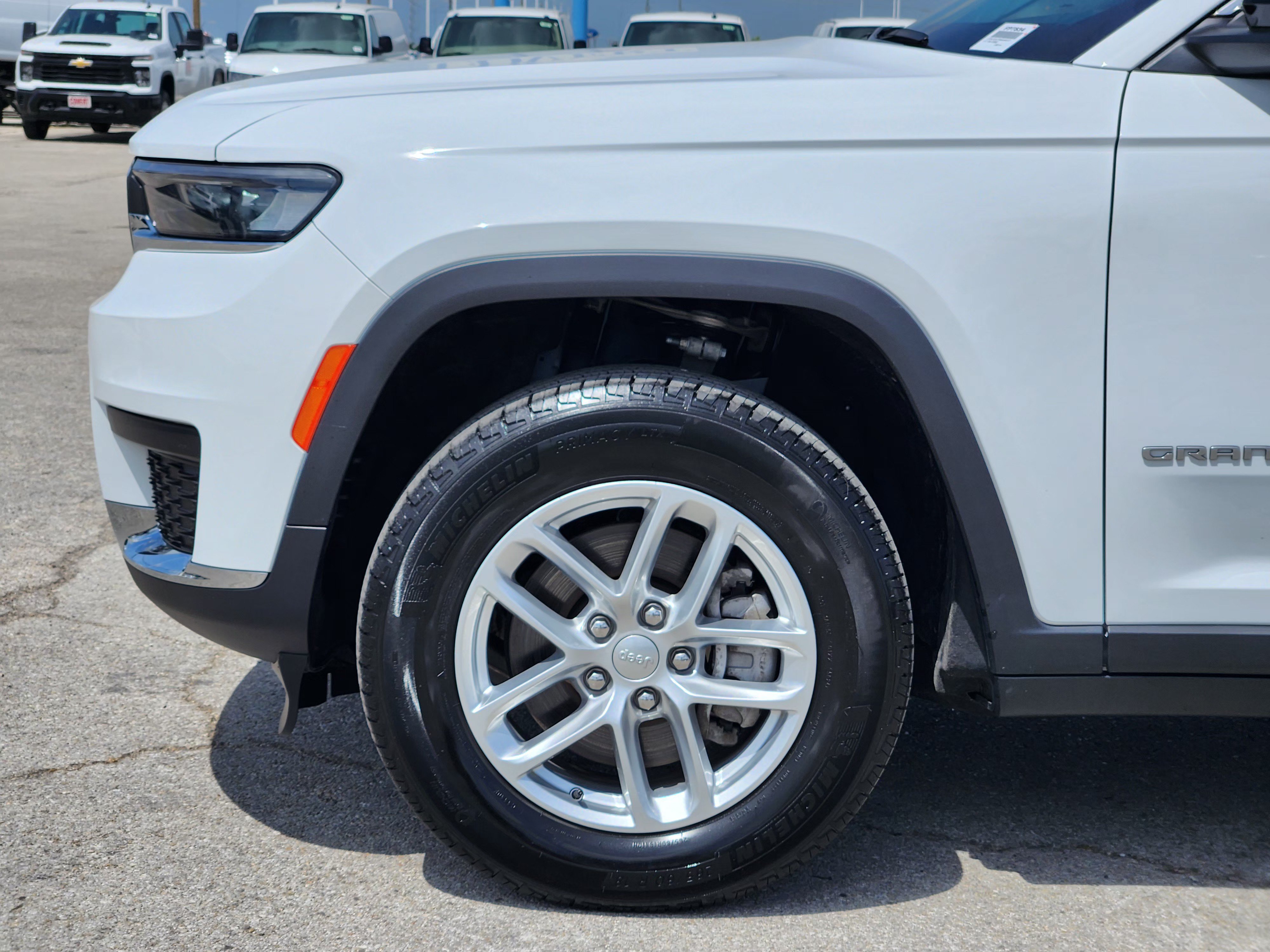 Used 2025 Jeep Grand Cherokee L Laredo w/ Luxury Tech Group I AWD/4WD image 9
