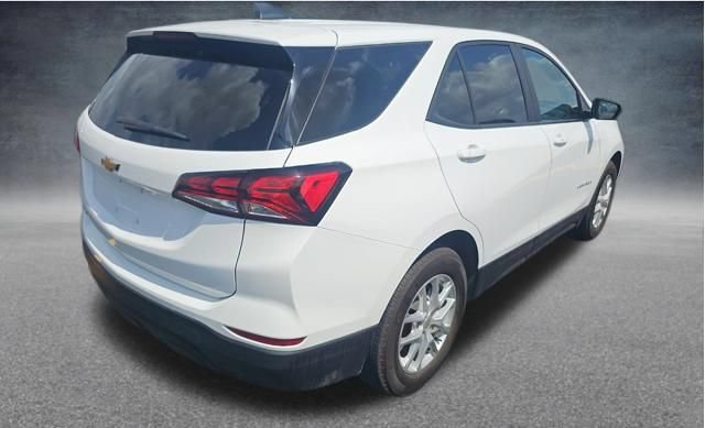 Used 2024 Chevrolet Equinox LS w/ LS Convenience Package FWD image 3