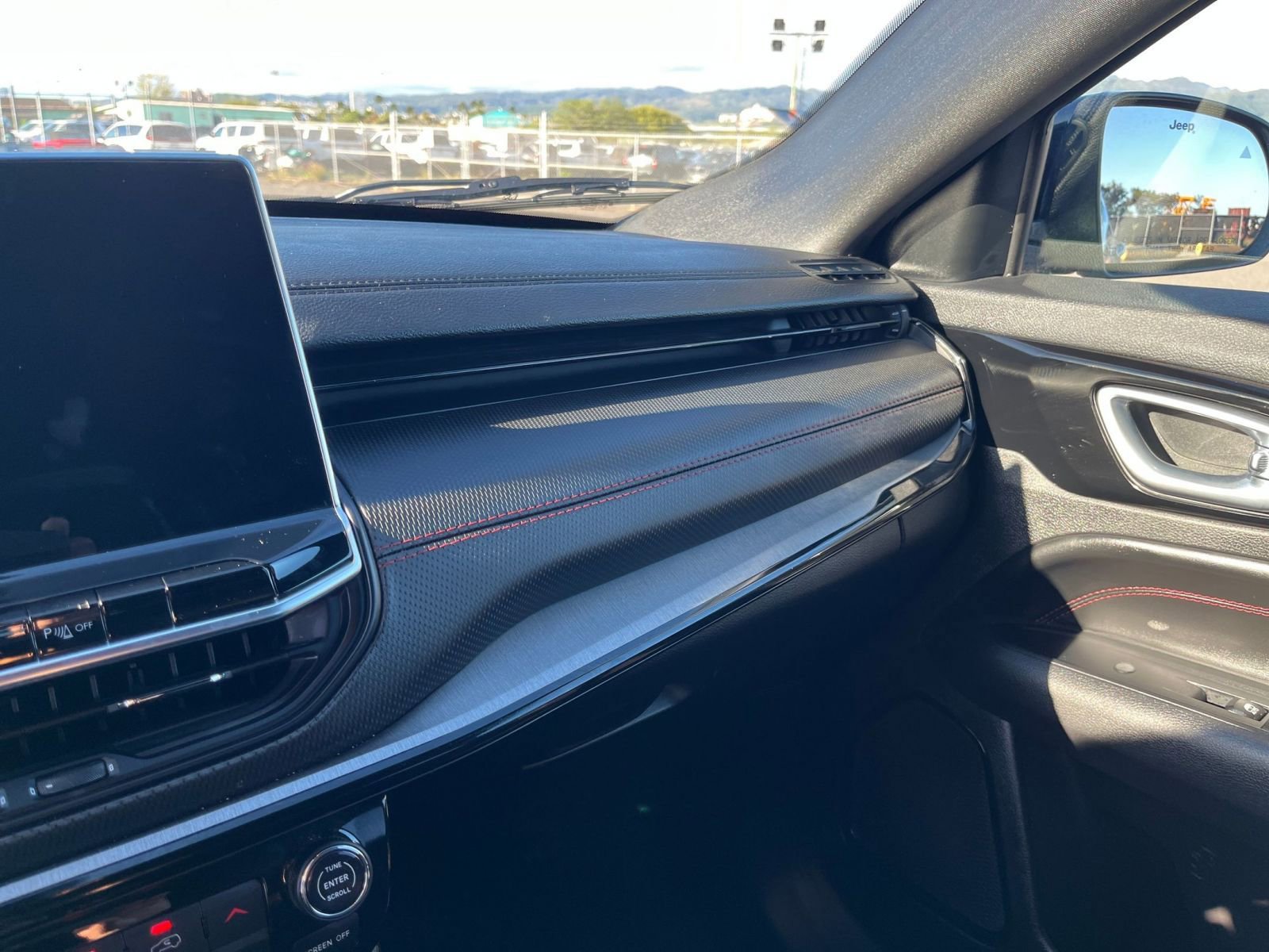 Used 2025 Jeep Compass Trailhawk image 30