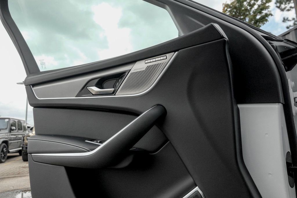 New 2026 Jaguar F-PACE R-Dynamic S image 11