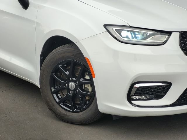 Certified 2024 Chrysler Pacifica Touring-L image 3
