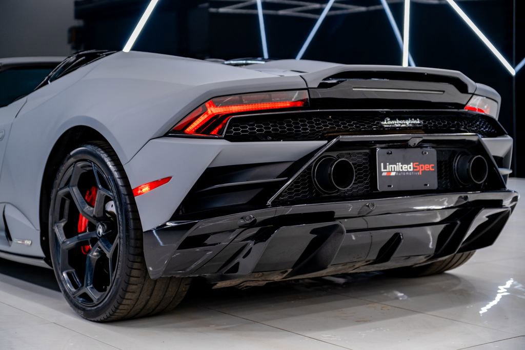 Used 2020 Lamborghini Huracan EVO image 16