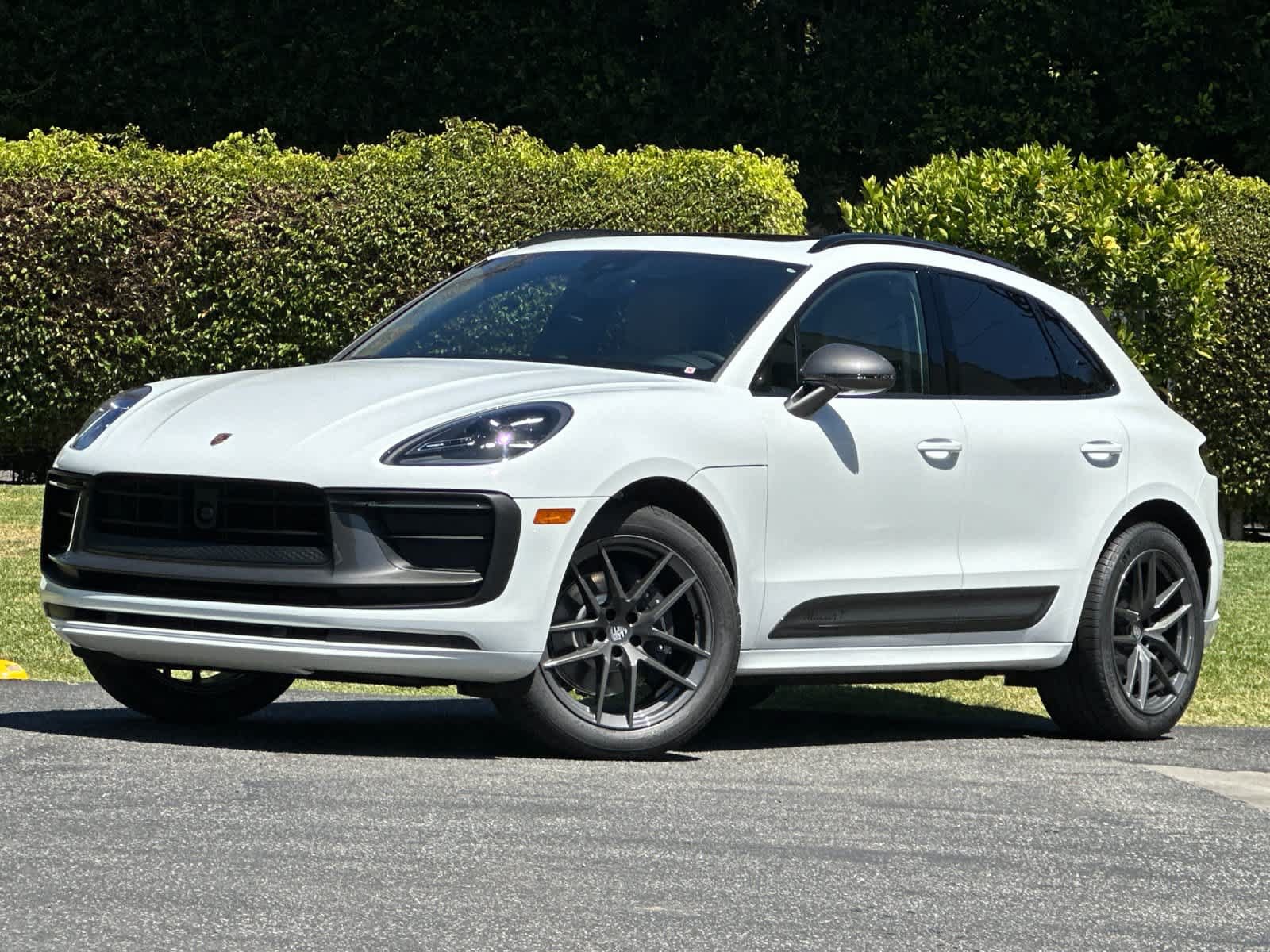 New 2026 Porsche Macan AWD/4WD video 1