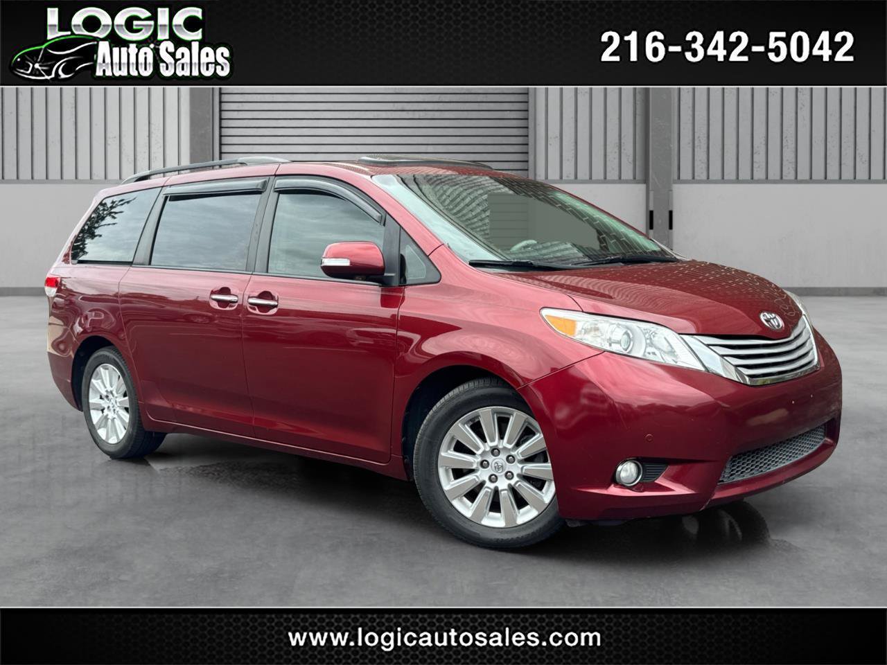 Used 2014 Toyota Sienna Limited w/ Limited Convenience Package FWD image 1