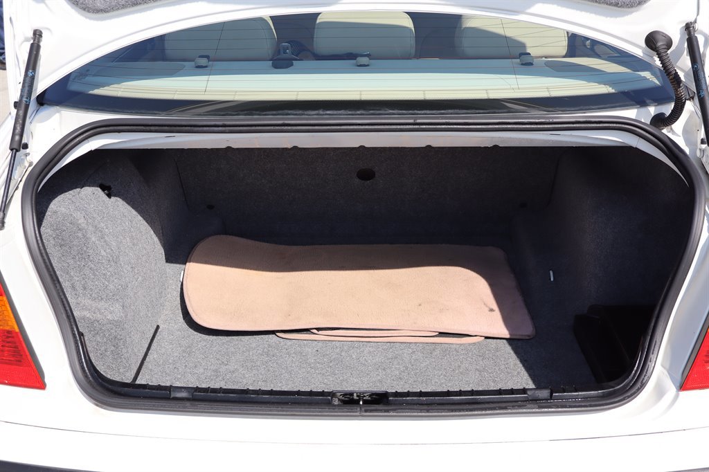 Used 2004 BMW 325i Sedan image 30