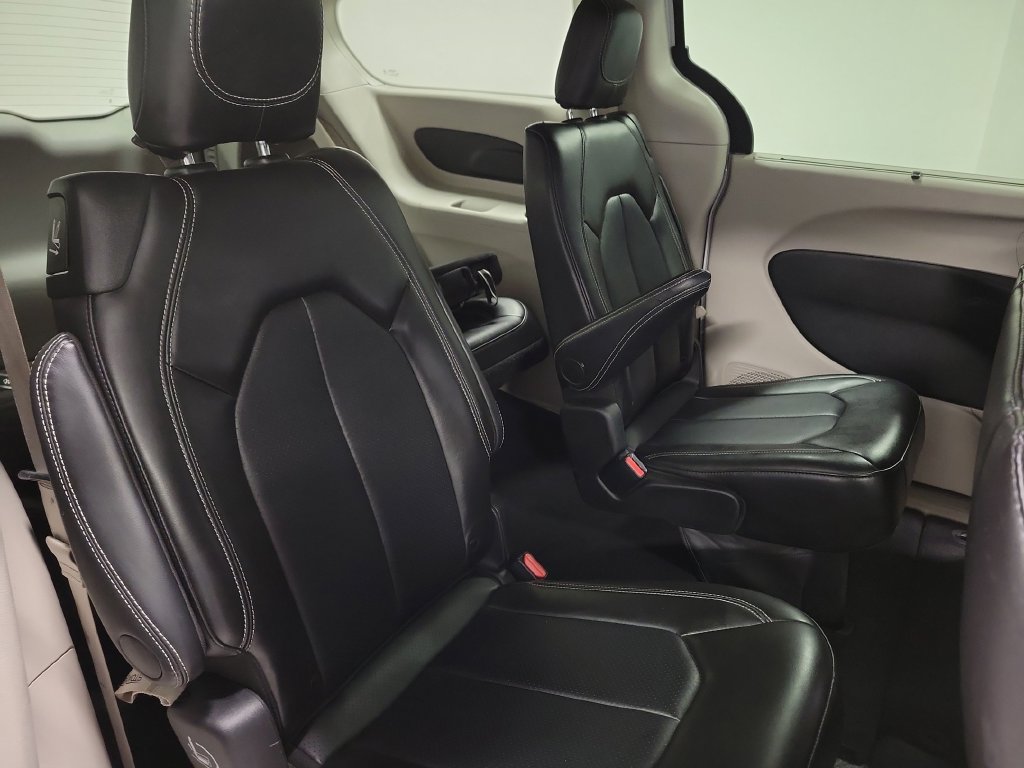 Used 2024 Chrysler Pacifica Touring-L FWD image 27
