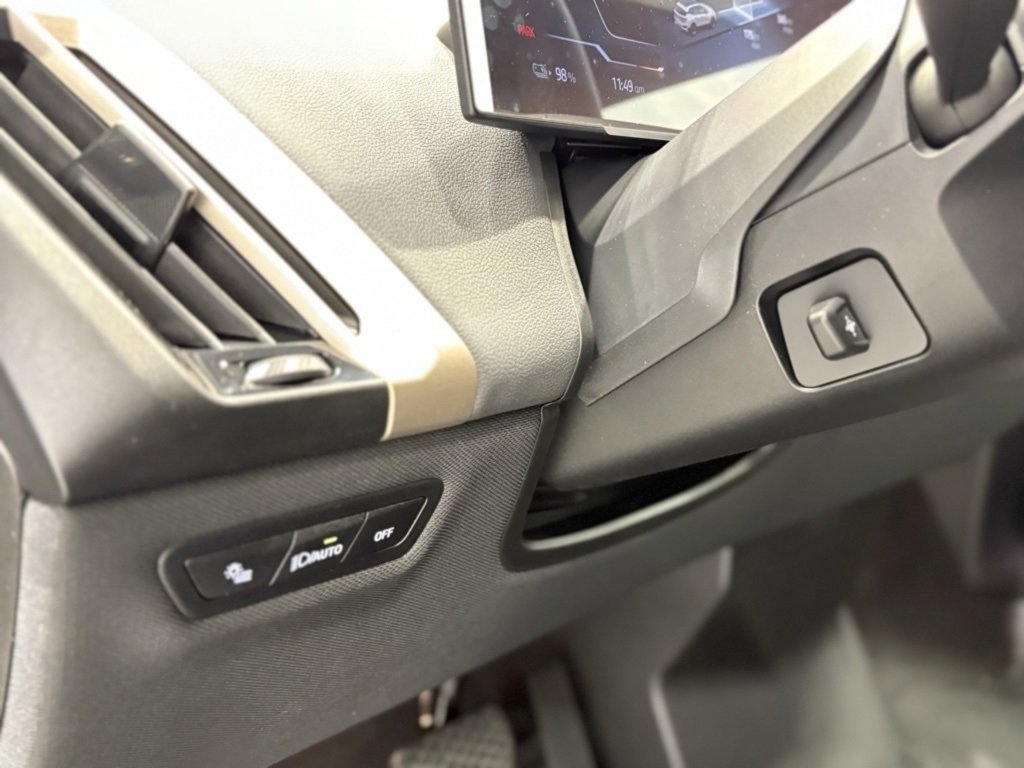 Used 2025 BMW iX xDrive50 w/ Sport Package image 15